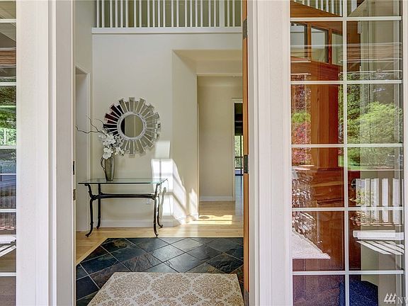 Light and bright entry