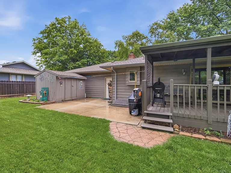1715 N Stony Point — Photo 26