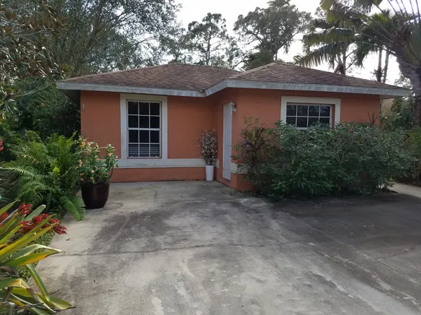 738 Pine Cone Ln, Naples, FL 34104