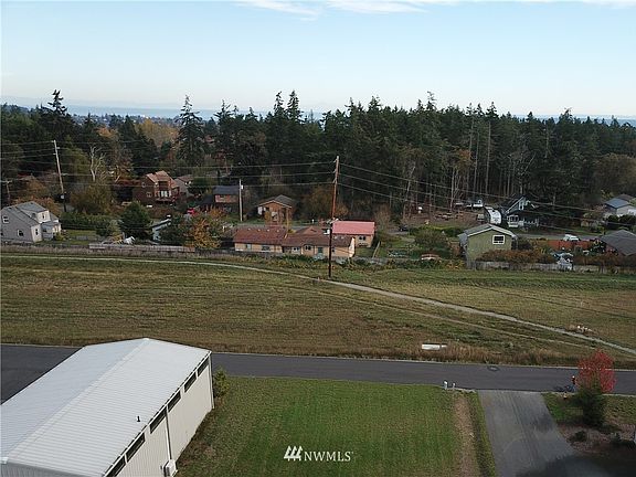 3rd image of 17 E Park Ave
