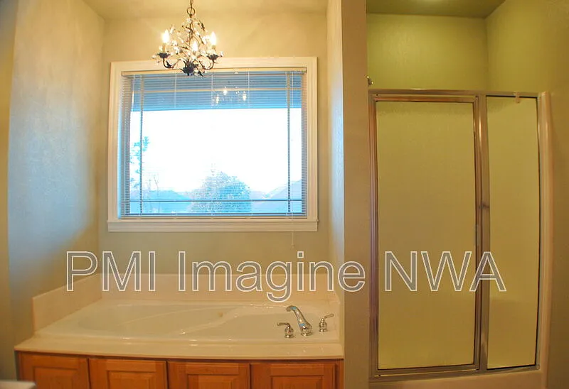 3 bed, 2.0 bath, 2012 sqft, $1,925 — Photo 4