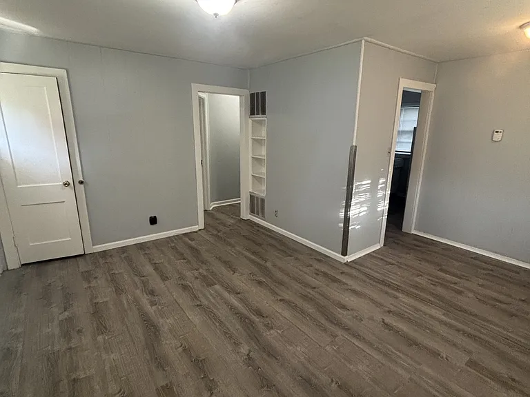 1729 E Looman St — Photo 4