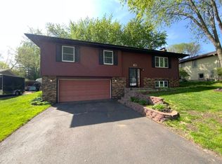 3642 Grovner Rd N, Oakdale, MN 55128