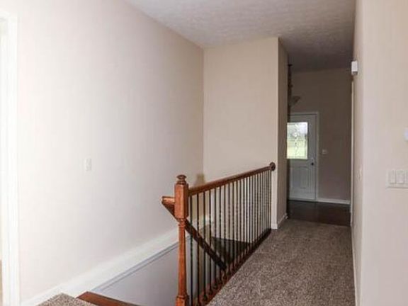 Front hallway & foyer view