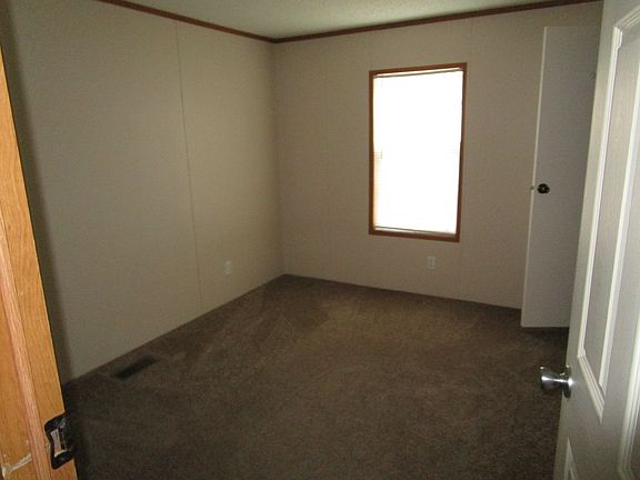 4th image of 196 S Pine Dr