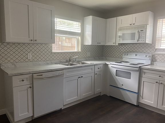 5th image of 212 Washington St #B