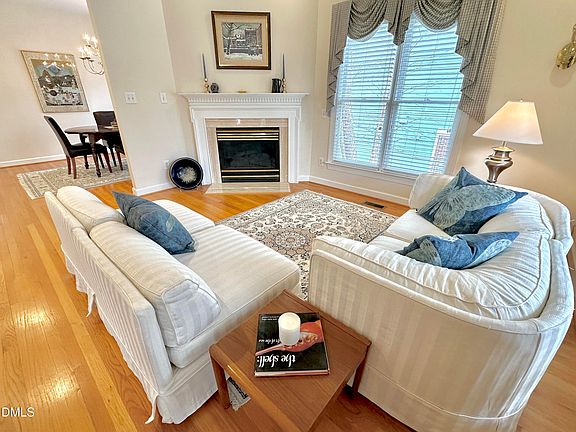 5th image of 226 Edgewater Cir
