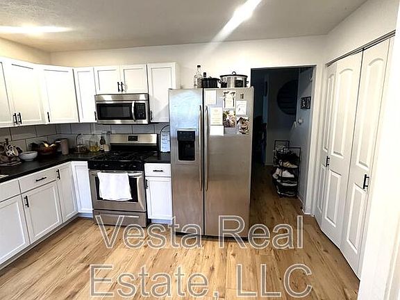 2nd image of 104 College Park Ct Unit 1