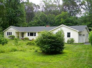 8 Magnolia Dr, Madison, CT 06443