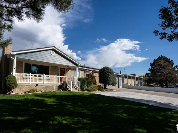 8613 S Vaquero Dr E, Sandy, UT 84094