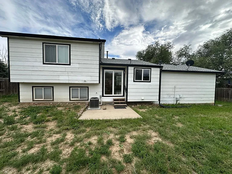 102 Comanche Ct — Photo 15