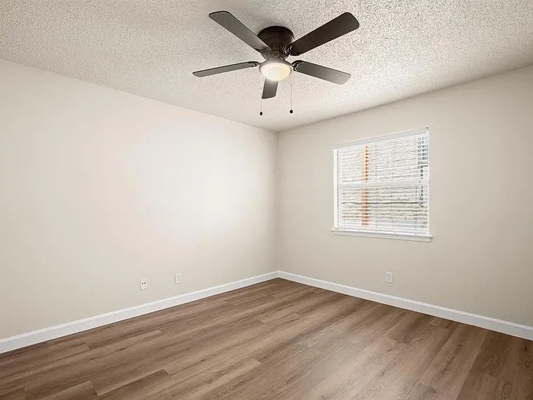 2408 Longview St #112 — Photo 9