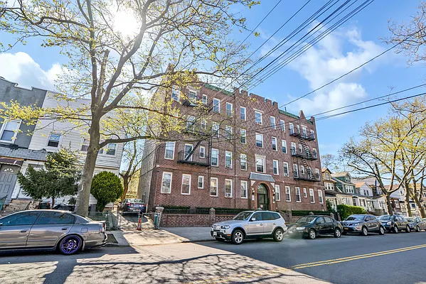 Sold by Mitra Hakimi Realty Group, LLC | media 2