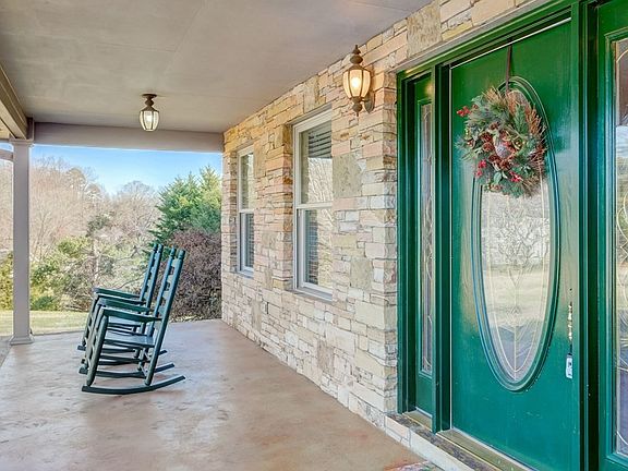 3rd image of 1310 Laura Ln