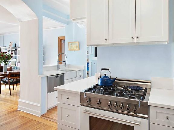 2nd image of 150 W 79th St APT 7C