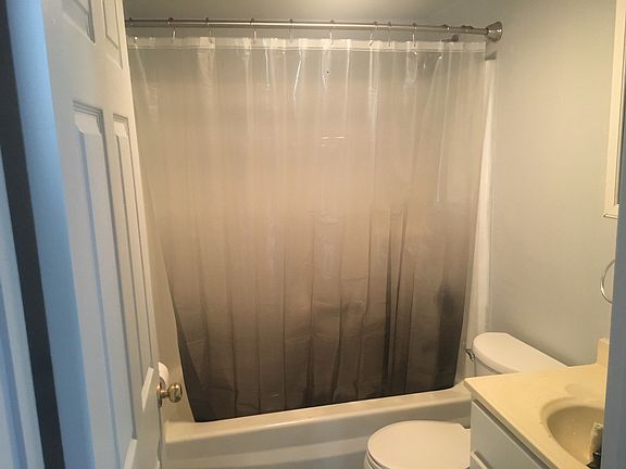 5th image of 211 Oakview Dr #20