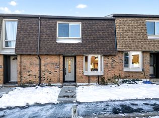 905 Elmsmere Rd #B, Ottawa, ON K1J8G4