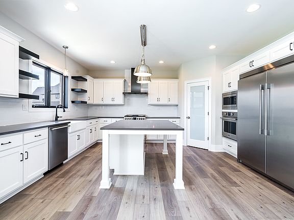 3rd image of 22471 Majestic Ln