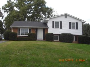 3045 Glenmont Dr, Roanoke, VA 24018