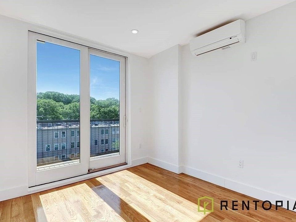 1st image of 10 Lexington Ave APT 4N