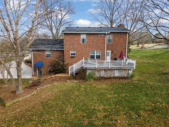 3rd image of 1005 W Circle Dr