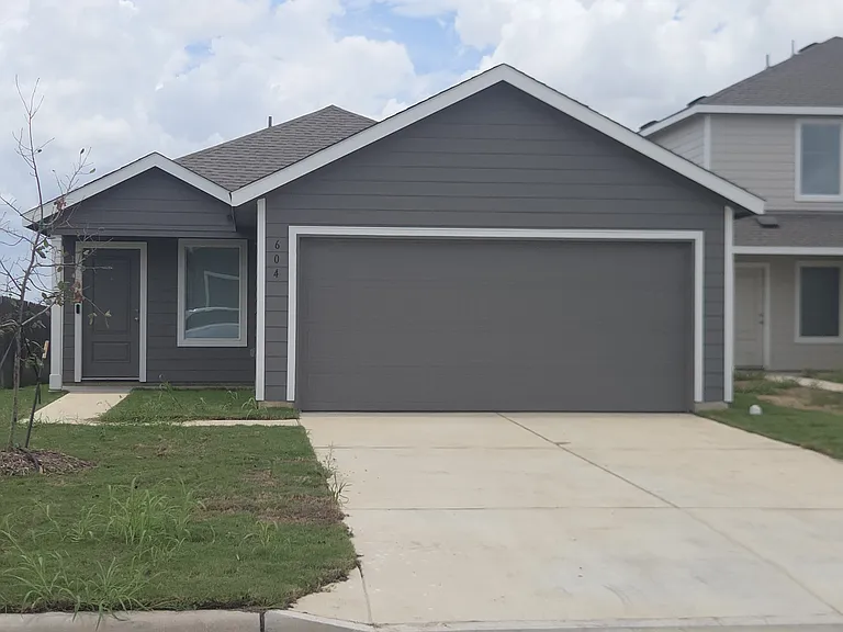 604 Rancho Del Cielo Loop — Photo 1