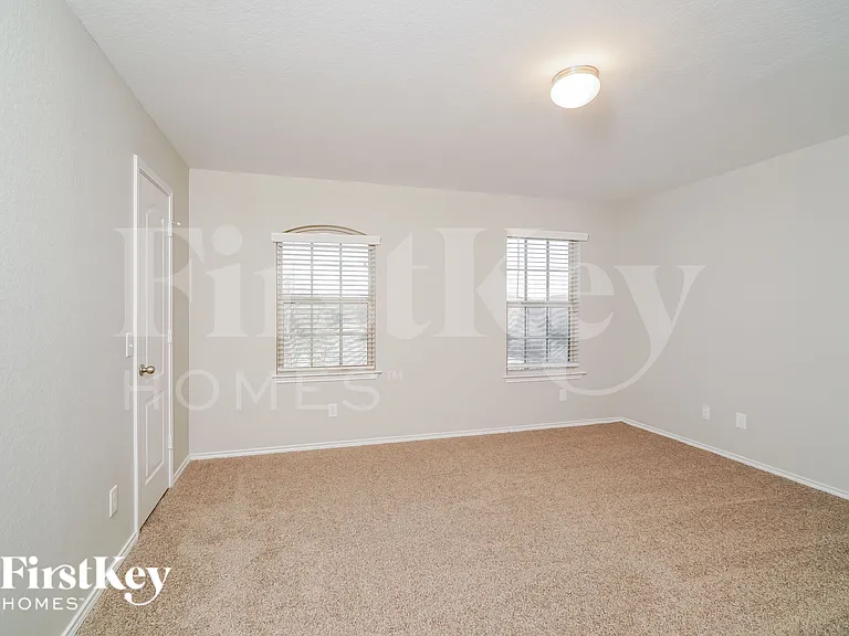 500 Stonebrook Dr — Photo 12