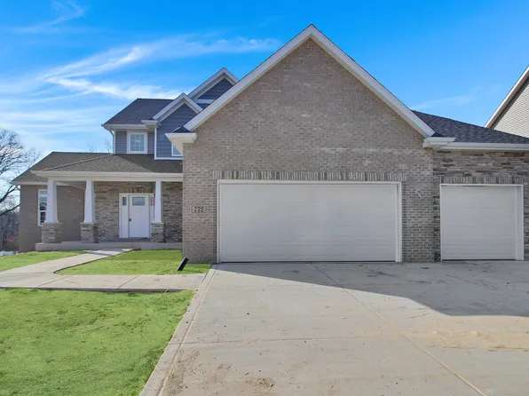 772 Cirque Dr, Crown Point, IN 46307