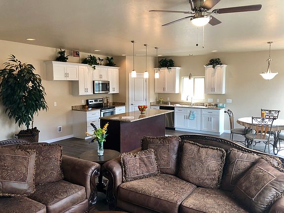 Kitchen/living
