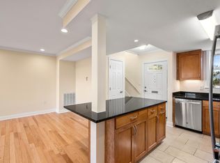 233 Gerry Rd, Chestnut Hill, MA 02467