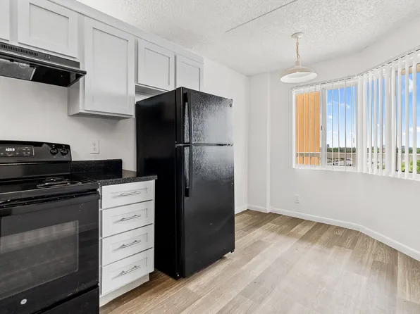 Tennis Towers Apartments, 2882 Tennis Club Dr #505, West Palm Beach, FL 33417