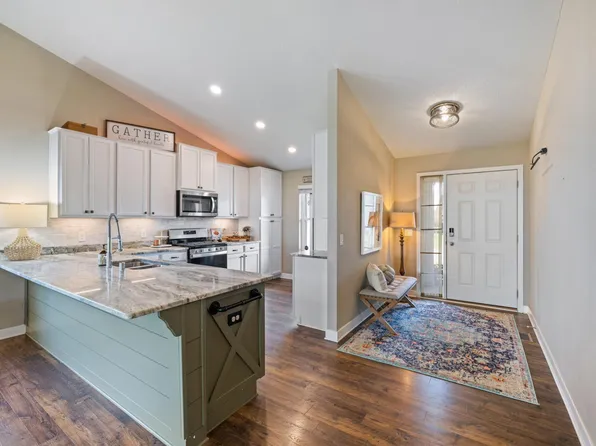 7737 205th St W, Lakeville, MN 55044