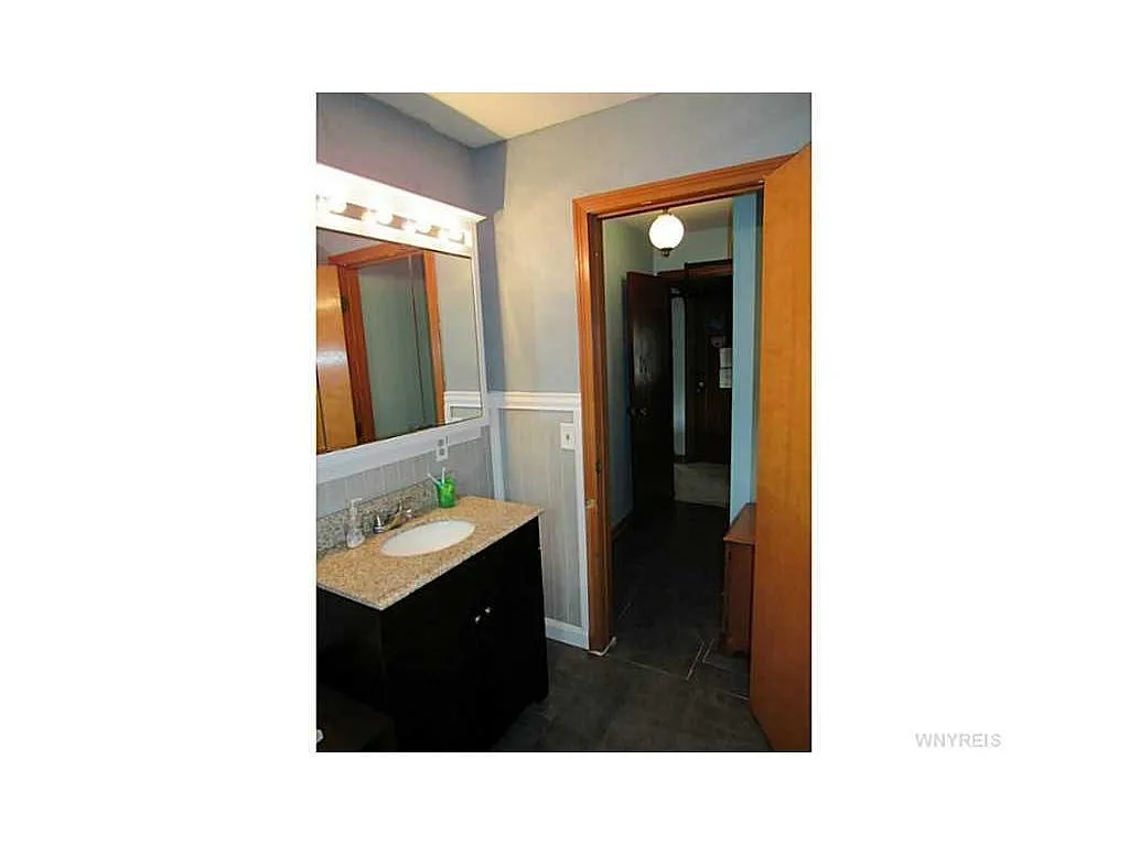 2456 N French Rd photo 1