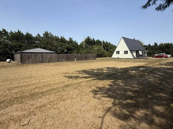 8232 N Prairie Lake Rd, Moundridge, KS 67107