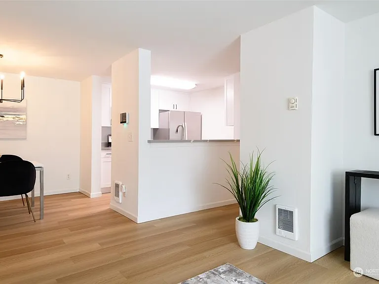 975 Aberdeen Ave NE #H204 — Photo 7