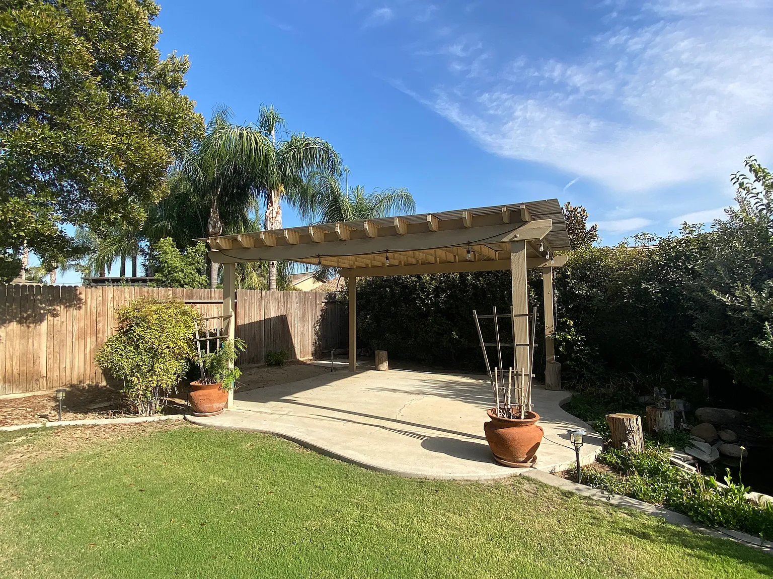 3 bed, 2043 sqft, $3,200 — Photo 2