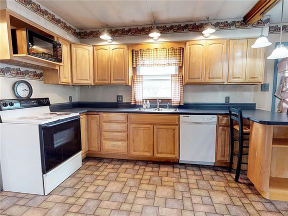 5th image of 9205 Linda Cir