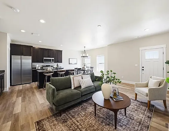 1389 Remington Trl — Photo 2