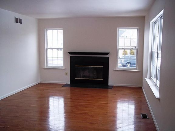 5th image of 2200 Bowwood Ct