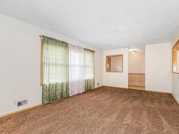 4th image of 3604 S Cottage St