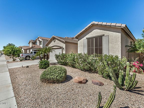 4th image of 43282 W LINDGREN Drive