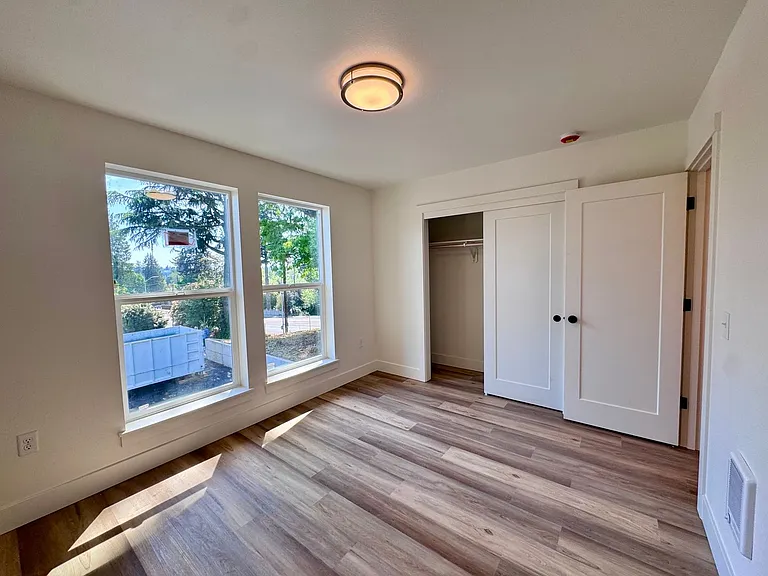 Brand New, Beautiful Townhomes! 2 & 3 Bedrm Units Available — Photo 21