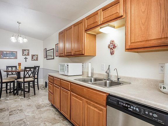 3rd image of 1611 Woodside Dr