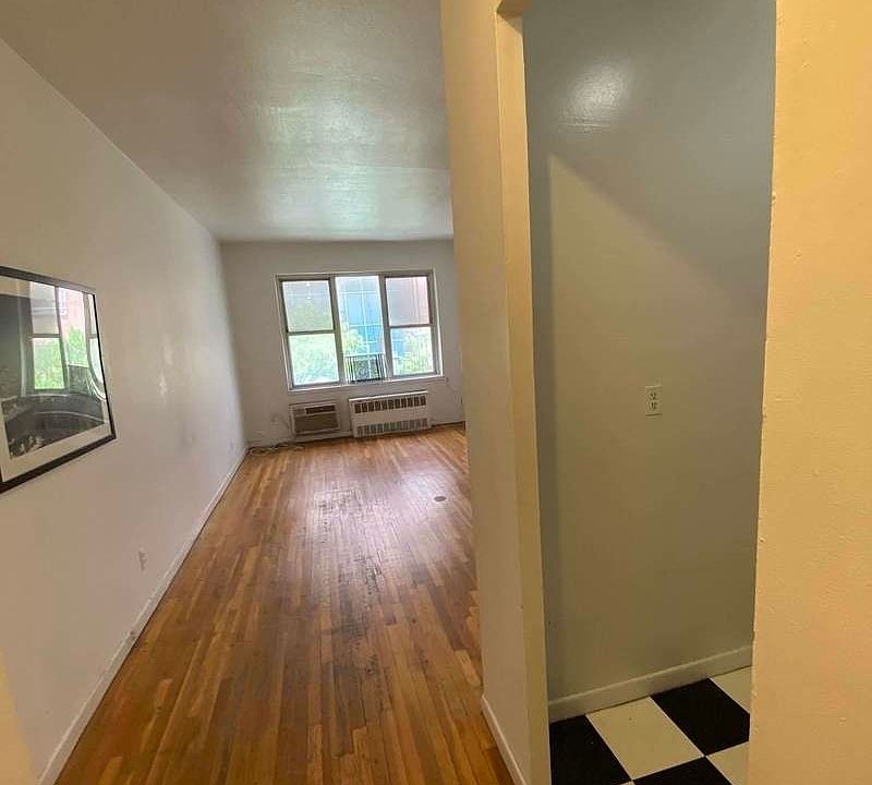 1st image of 450 W 58th St APT 3A