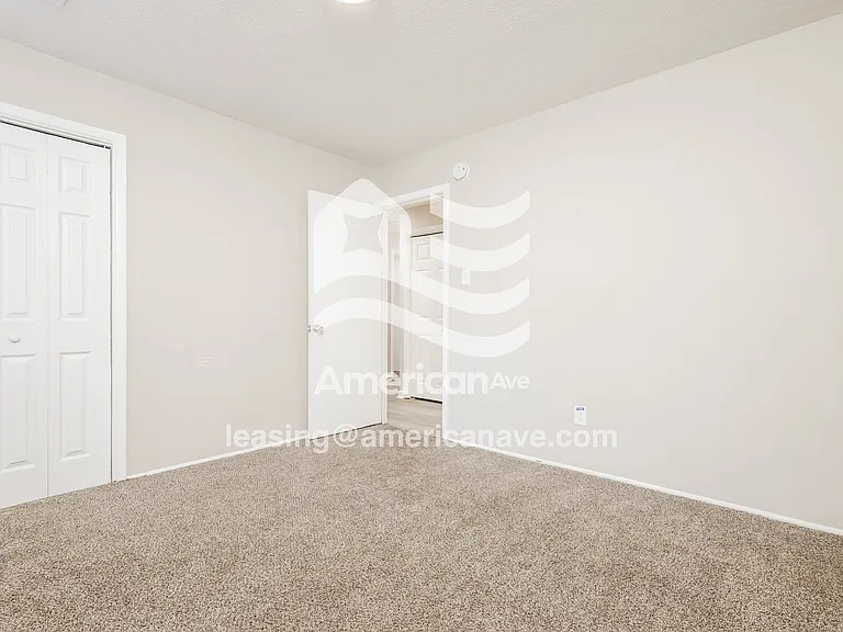 1192117_011_wm_-_bedroom_12972147.jpg