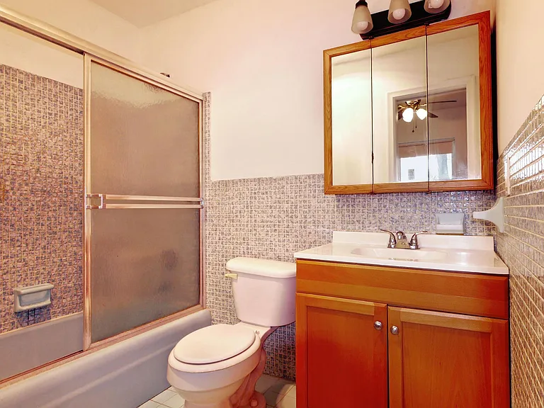 2031 SE 5th St #8 — Photo 9