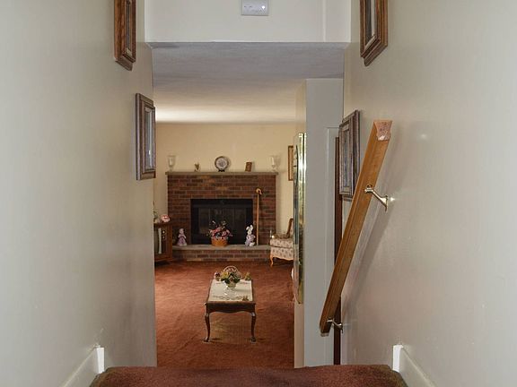 5th image of 26 Pleasant View Dr