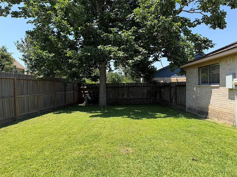 8027 Wind Forest Dr — Photo 23