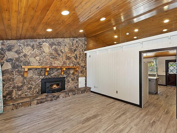 3rd image of 697 Cedar Ln