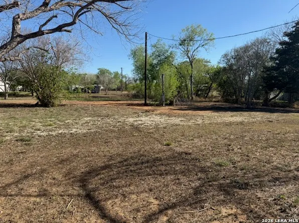 910 CHESTNUT LOT MULTI, Jourdanton, TX 78026